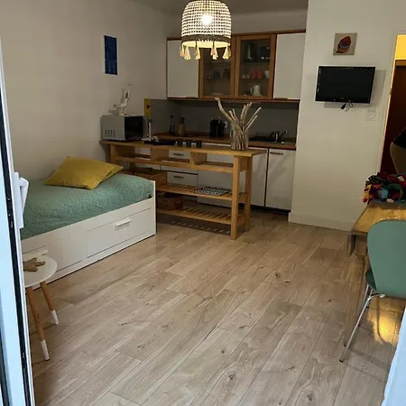 Charmant Studio A Giens Proche De La Mer Hyères